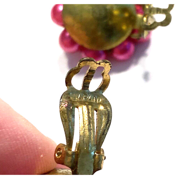 Vintage Mid Century Clip On Earrings Fuschia Pink Beaded Clusters Signed Japan - Picture 7 of 7